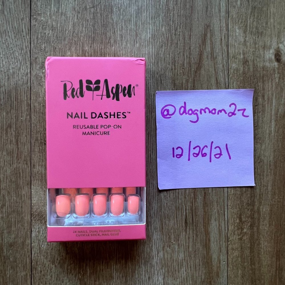 Coral Glue-On Nail Dashes